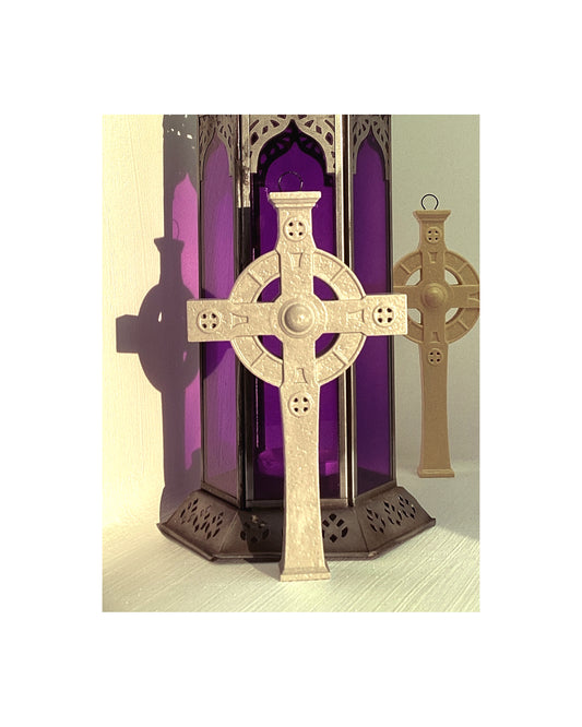 Colgante de pared de cruz alta celta de la catedral de Belfast
